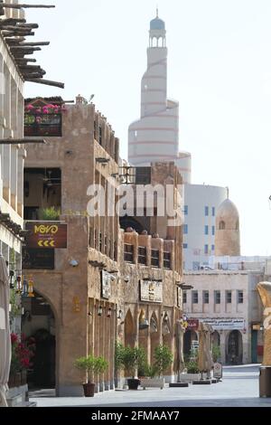 Ansicht eines Gebäudes mit moderner arabischer Architektur in Souq Waqif Doha, Katar Stockfoto