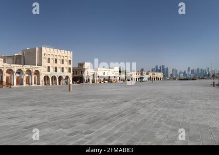 Ansicht eines Gebäudes mit moderner arabischer Architektur in Souq Waqif Doha, Katar Stockfoto