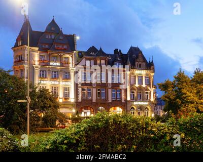 Christophstraße in der Abenddämmerung, Trier, UNESCO-Weltkulturerbe, Rheinland-Pfalz, Deutschland Stockfoto