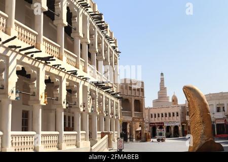 Ansicht eines Gebäudes mit moderner arabischer Architektur in Souq Waqif Doha, Katar Stockfoto