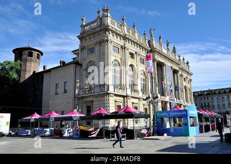 Turin, Italien. Mai 2021. Start der ersten Etappe des Giro D'Italia 104, piazza castello Turin (TO). Turin, Italien. Mai 2021. (Foto von Vincenzo Izzo/Sipa USA) Quelle: SIPA USA/Alamy Live News Quelle: SIPA USA/Alamy Live News Stockfoto