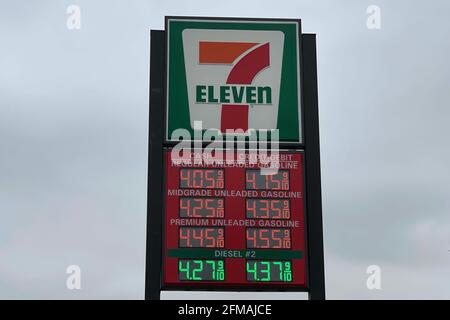 Die Gaspreise werden in einem 7-Eleven-Geschäft am Freitag, den 7. Mai 2021, in Los Angeles angezeigt. Stockfoto