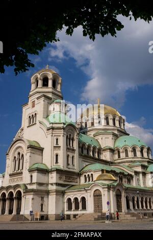 Die Alexander-Newski-Kathedrale (bulgarisch: Храм-паметник 'Свети Александър Невски', Hram-pametnik 'Sveti Aleksandar Nevski') ist eine bulgarisch-orthodoxe Kathedrale in Sofia, der Hauptstadt Bulgariens Stockfoto