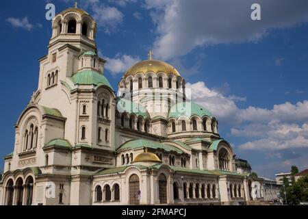 Die Alexander-Newski-Kathedrale (bulgarisch: Храм-паметник 'Свети Александър Невски', Hram-pametnik 'Sveti Aleksandar Nevski') ist eine bulgarisch-orthodoxe Kathedrale in Sofia, der Hauptstadt Bulgariens Stockfoto