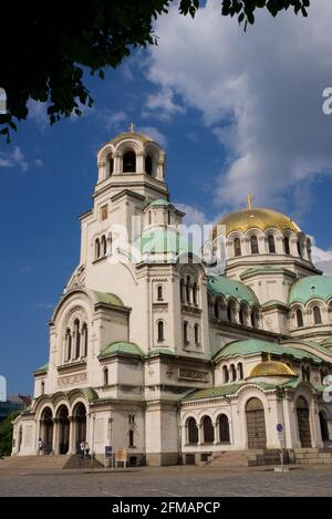 Die Alexander-Newski-Kathedrale (bulgarisch: Храм-паметник 'Свети Александър Невски', Hram-pametnik 'Sveti Aleksandar Nevski') ist eine bulgarisch-orthodoxe Kathedrale in Sofia, der Hauptstadt Bulgariens Stockfoto