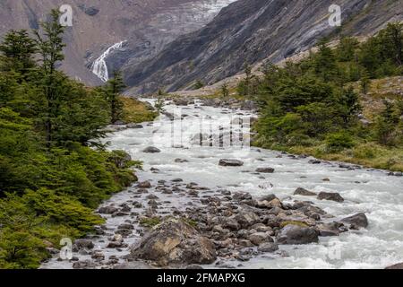 Argentinien, Patagonien Bergbach im Los Glaciares Nationalpark Stockfoto