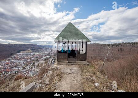 Schleicherhütte Aussichtspunkt über Albstadt, Schwäbische Alb Stockfoto
