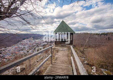 Schleicherhütte Aussichtspunkt über Albstadt, Schwäbische Alb Stockfoto