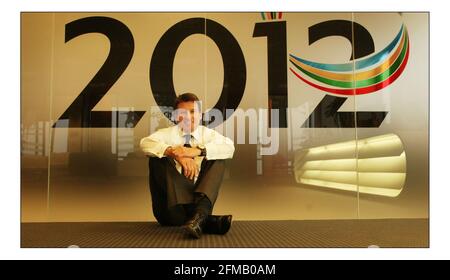 Sir Sebastian Coe führte die Kampagne für die Olympischen Spiele nach London in 2012, in seinem Büro in Canary Warfpic David Sandison 10/2/2004 Stockfoto