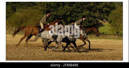 Die Worsley Familie Graham, Georgie und die Kinder Hector und Tabitha nehmen an der Old Surrey Berstow und Kent Jagd Teil, in der Nähe von Blindley HeathPHOTOGRAPH VON DAVID SANDISON 15/9/2004 Stockfoto