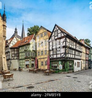 Deutschland, Sachsen-Anhalt, Quedlinburg, krumme und verwinkelte Fachwerkhäuser in der historischen Altstadt Stockfoto