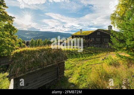 Historische Gebäude im Freilichtmuseum Maihaugen, Lillehammer, Innlandet, Norwegen Stockfoto