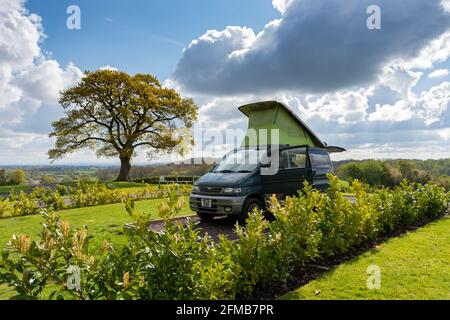 Ein Mazda Bongo Wohnmobil auf einem Campingplatz in der Nähe von Wrenbury, Censhire, England, Großbritannien Stockfoto