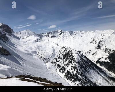 Skigebiet Axamer Lizum, Winterlandschaft, blauer Himmel, Adolf-Pichler-Hütte, Kalkkögel, Stubaier Alpen, Innsbruck, Axamer Lizum, Tirol, Österreich Stockfoto