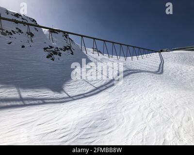 Skigebiet Axamer Lizum, Winterlandschaft, blauer Himmel, Olympischer Lift, Schatten, Stubaier Alpen, Innsbruck, Axamer Lizum, Tirol, Österreich Stockfoto