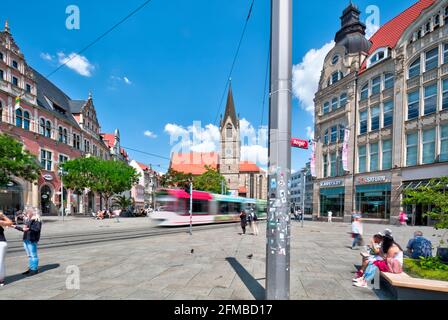 Hauptpostamt, Straßenbahn, Kaufmannskirche, Zorn, Hausfassaden, Altstadt, Sommer, Erfurt, Thüringen, Deutschland, Europa Stockfoto