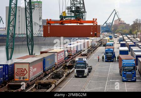 Köln, Nordrhein-Westfalen, Deutschland - Hafen von Köln Niehl, kombinierter Transport und Umschlag, Containerlagerung am Containerterminal. Stockfoto