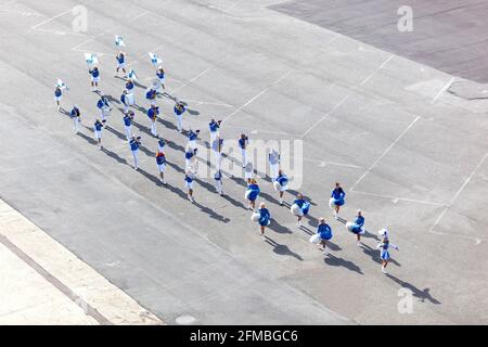 Cheerleaders Empfang bei der Ankunft im Hafen von Göteborg, Schweden Stockfoto