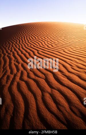 Abstrakte Sandstruktur in Namibia. Stockfoto