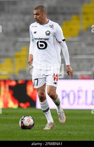 Burak Yilmaz, der türkische Stürmer von Lille, läuft beim Fußballspiel der französischen Ligue 1 zwischen Lens (RCL) und Lille (LOSC) am 7. Mai 2021 in Lens, Frankreich, mit dem Ball. Foto von Julie Sebadelha/ABACAPRESS.COM Stockfoto