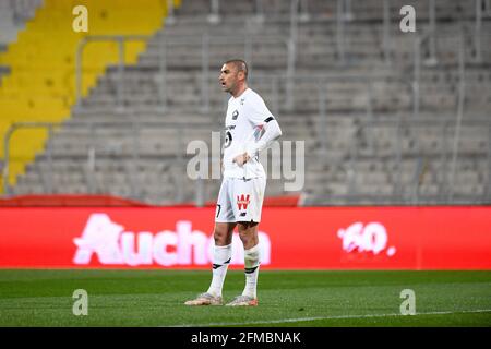 Burak Yilmaz, der türkische Stürmer von Lille, blickt auf das Fußballspiel der französischen Ligue 1 zwischen Lens (RCL) und Lille (LOSC) am 7. Mai 2021 in Lens, Frankreich, zurück. Foto von Julie Sebadelha/ABACAPRESS.COM Stockfoto