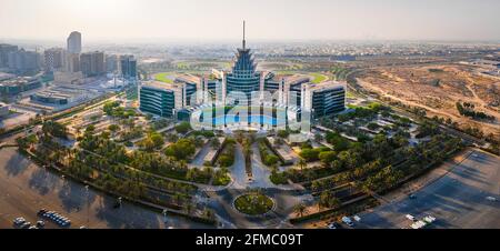 Dubai, Vereinigte Arabische Emirate - 5. Mai 2021: Panoramablick auf den Technologiepark der Dubai Silicon Oasis, das Wohngebiet und die Freizone im Dubai Emirate subu Stockfoto