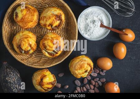 Frühstück, Brot und Zutaten Stockfoto