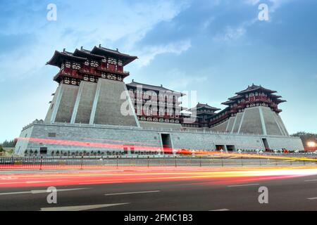 Das Yingtian Tor ist das Südtor der Stadt Luoyang in den Sui- und Tang-Dynastien. Es wurde 605 erbaut. Stockfoto