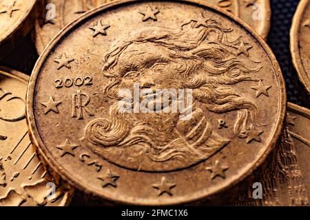 Serie von Makroaufnahmen von Euro-Münzen. Umgekehrt von 50 Cent. Baujahr 2002. Land Italien Stockfoto
