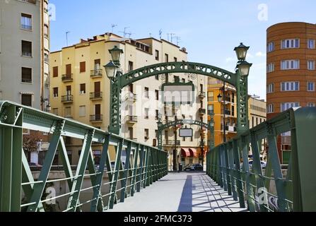 Santo Domingo Brücke über den Fluss Guadalmedina in Malaga. Spanien Stockfoto