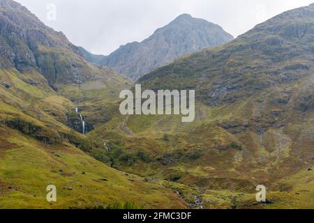 Bergige Landschaft im Glen Coe National Nature Reserve Area in Schottland. Stockfoto