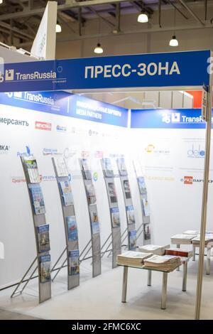 Moskau, Russland - 14. april 2021 : Pressebereich zur internationalen Ausstellung von Transport- und Logistikdienstleistungen Stockfoto