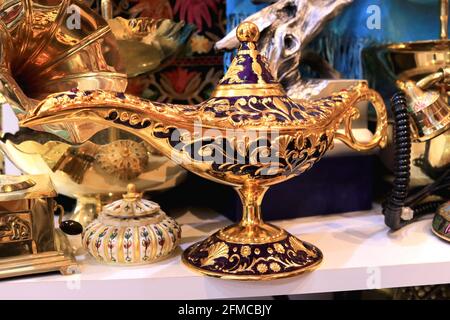 Antike handwerklichen Aladdin Arabian Nights genie Stil öl Lampe Stockfoto