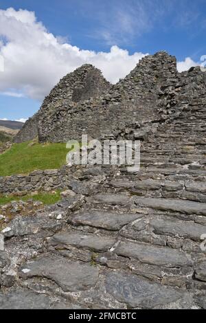 Blick auf Castell y Bere, ein walisisches Schloss in der Nähe von Llanfihangel-y-pennant, das von Llywelyn dem Großen in den 1220er Jahren in Gwynedd, Wales, Großbritannien, erbaut wurde Stockfoto