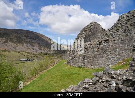 Blick auf Castell y Bere, ein walisisches Schloss in der Nähe von Llanfihangel-y-pennant, das von Llywelyn dem Großen in den 1220er Jahren in Gwynedd, Wales, Großbritannien, erbaut wurde Stockfoto