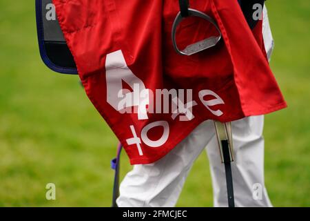 Tote Branding auf der Ascot Racecourse während des Tote+ May Racing Weekend 2021 auf der Ascot Racecourse. Bilddatum: Samstag, 8. Mai 2021. Siehe PA Story RACING Ascot. Bildnachweis sollte lauten: Alan Crowhurst/PA Wire. EINSCHRÄNKUNGEN: Die Nutzung unterliegt Einschränkungen. Nur redaktionelle Verwendung, keine kommerzielle Nutzung ohne vorherige Zustimmung des Rechteinhabers. Stockfoto