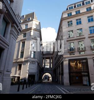 London, Greater London, England - 04 2021. Mai: Die Air Street blickt auf den Bogen, der sie von der Regent Street trennt. Stockfoto