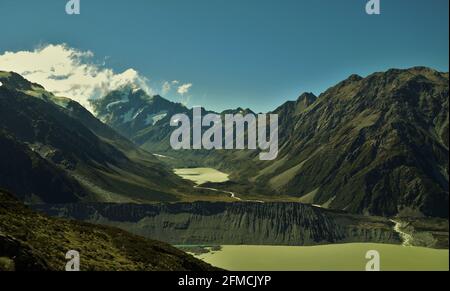 Atemberaubende Aussicht auf den höchsten Gipfel in Neuseeland mit Gletschern Schmelzen Stockfoto