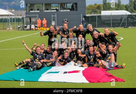 Vinovo, Italien. Mai 2021. Juvenutus-Frauen feiern den Gewinn der 4. Italienischen Frauenmeisterschaft, Serie A Timvision Fußballspiel zwischen Juventus und Neapel am 8. Mai 2021 im Juventus Training Center in Vinovo, Italien - Foto Nderim Kaceli / DPPI Credit: DPPI Media/Alamy Live News Stockfoto