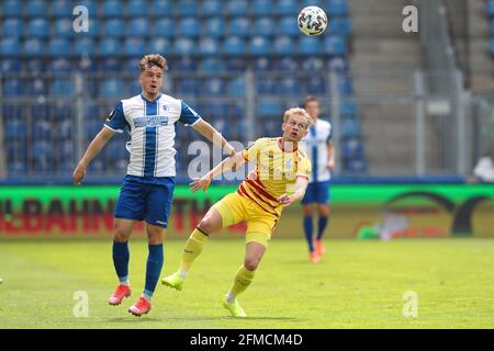 Magdeburg, Deutschland. 8. Mai 2021. firo: 08.05.2021 Fuvuball, Saison 2020/21 3. Bundesliga: SC Magdeburg - MSV Duisburg Duels, Maximilian Jansen, Versus, Adrian Malachowski Quelle: dpa/Alamy Live News Stockfoto