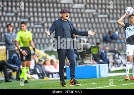 Udine, Italien. Mai 2021. Friuli - Stadion Dacia Arena, Udine, Italien, 08. Mai 2021, Sinisa Mihajlovic (Coach Bologna) während des FC Udinese Calcio gegen Bologna, Italienisches Fußballspiel der Serie A - Foto Ettore Griffoni / LM Credit: Live Media Publishing Group/Alamy Live News Stockfoto