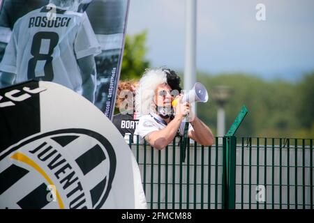 Vinovo, Italien. Mai 2021. Juventus Women Supporters during the Women's Ital Championship, Serie A Timvision Football match between Juventus and Napoli on May 8, 2021 at Juventus Training Center in Vinovo, Italy - Photo Nderim Kaceli / DPPI / LiveMedia Credit: Independent Photo Agency/Alamy Live News Stockfoto