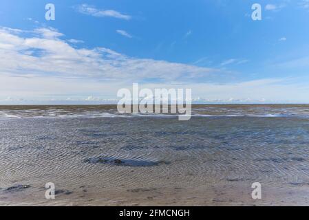 Blick über das Wattenmeer bei Ebbe auf der Insel Föhr Mit klarem Wasser Pool Stockfoto