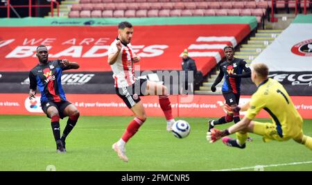 Christian Benteke von Crystal Palace erzielt beim Premier League-Spiel in der Bramall Lane, Sheffield, das Eröffnungstor. Bilddatum: Samstag, 8. Mai 2021. Stockfoto