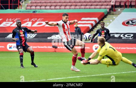 Christian Benteke von Crystal Palace erzielt beim Premier League-Spiel in der Bramall Lane, Sheffield, das Eröffnungstor. Bilddatum: Samstag, 8. Mai 2021. Stockfoto