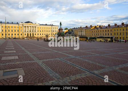 HELSINKI, FINNLAND - 16. SEPTEMBER 2017: Senatsplatz am Abend des September Stockfoto