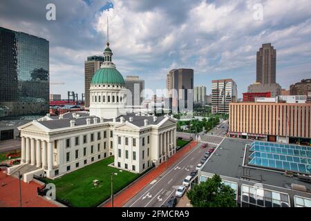 St. Louis, Missouri, Skyline der USA und Gerichtsgebäude. Stockfoto