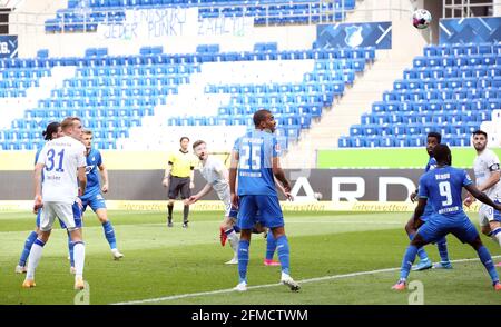 Sinsheim, Deutschland. Mai 2021. firo: 08.05.2021 Fuvuball: Fußball: 1. Bundesliga, Saison 2020/21 TSG 1899 Hoffenheim - S04 FC Schalke 04 S04 Shkodran Mustafi, Tor, Tor, 0: 2 Quelle: dpa/Alamy Live News Stockfoto