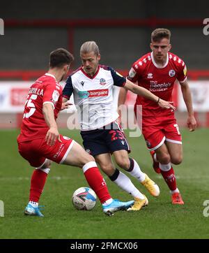 Lloyd Isgrove von Bolton Wanderers in Aktion während des zweiten Spiels der Sky Bet League im People's Pension Stadium in Crawley. Bilddatum: Samstag, 8. Mai 2021. Stockfoto