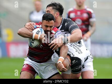 Bevan French (links) von Wigan Warriors während des Viertelfinalmatches des Betfred Challenge Cup im Emerald Headingley Stadium, Leeds. Bilddatum: Samstag, 8. Mai 2021. Stockfoto